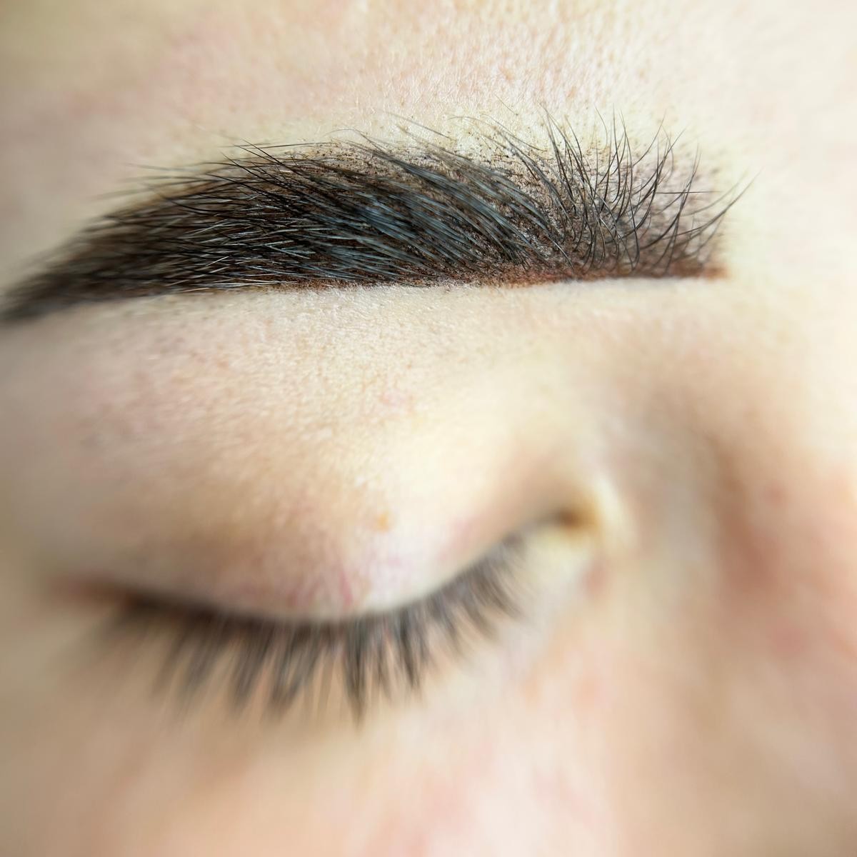 Lifting Augenbrauen und Wimpern